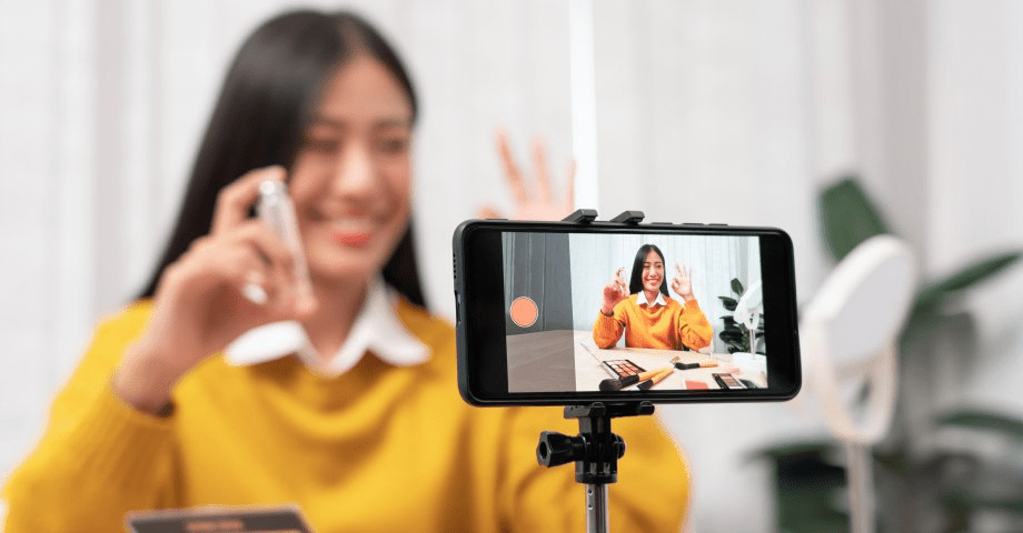 Un utilisateur d'une marque crée du contenu UGC